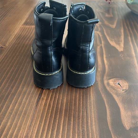 Madden Girl combat style boot size 5 - Picture 3 of 4